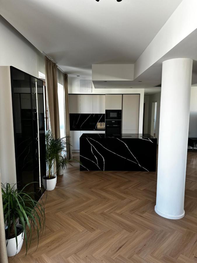 Appartement Luxury Penthouse At The Historical Centre With Free Parking à Bratislava Extérieur photo